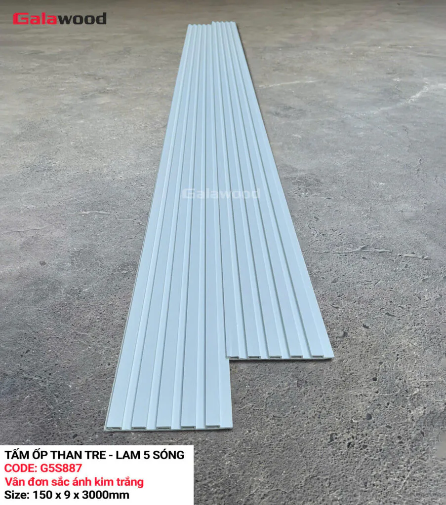 Tấm ốp than tre lam sóng đơn sắc ánh kim trắng